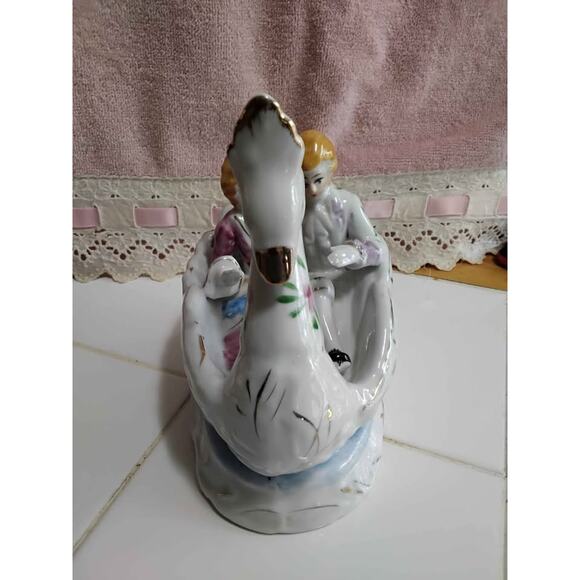 Mid twentieth Century Victorian Mirtex Porcelain - Picture 2 of 5